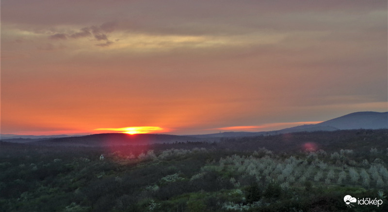 Elvonult a zivatar, a Nap kikacsintott :)