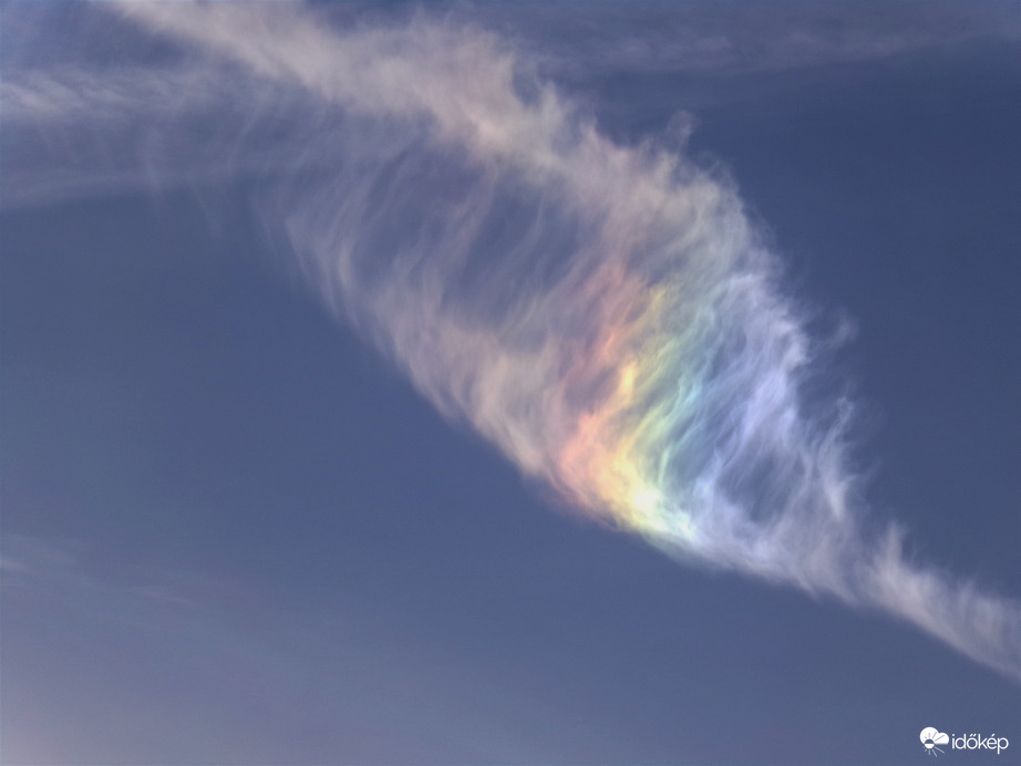 Irizáló, csavarodó kondenzcsík