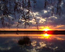 Tópart napnyugta idején, Húsvétvasárnap