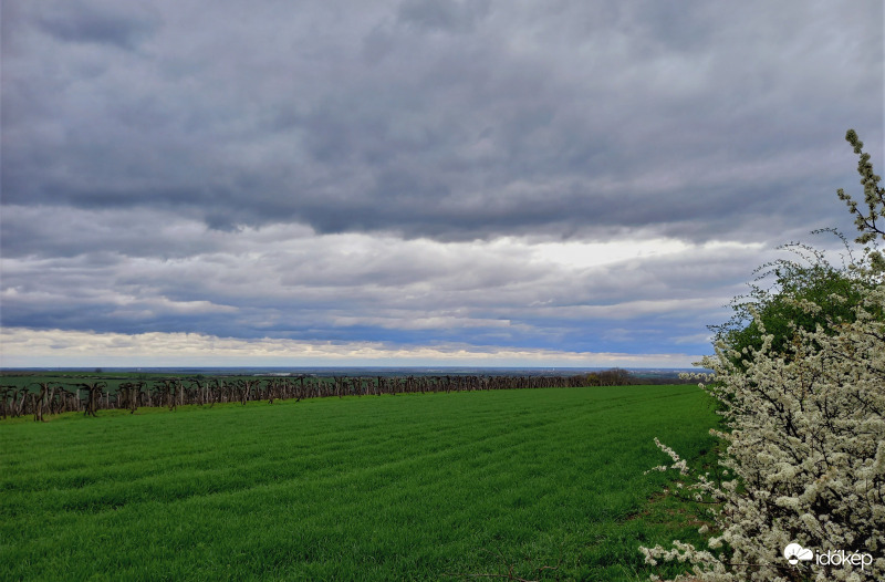 Felhők jönnek, felhők mennek
