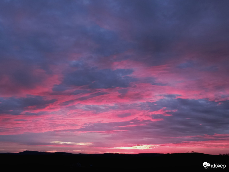 Pirkadat eső előtt