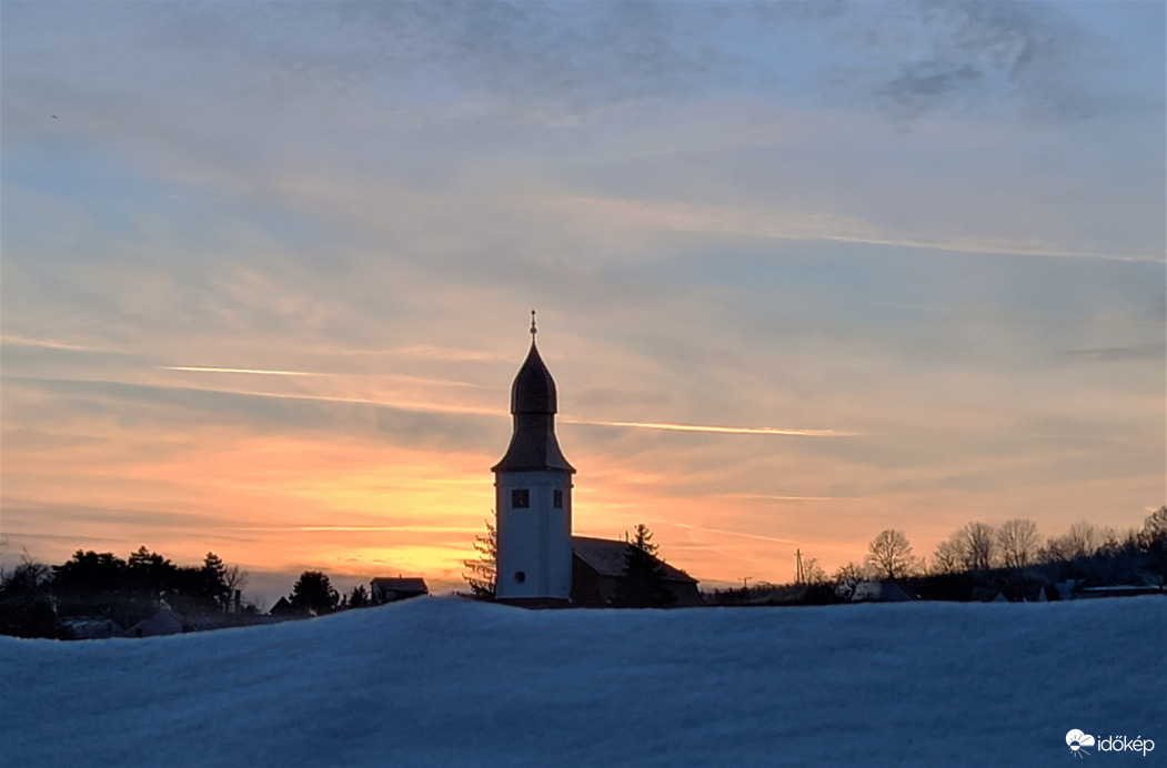 Napnyugta templomtoronnyal