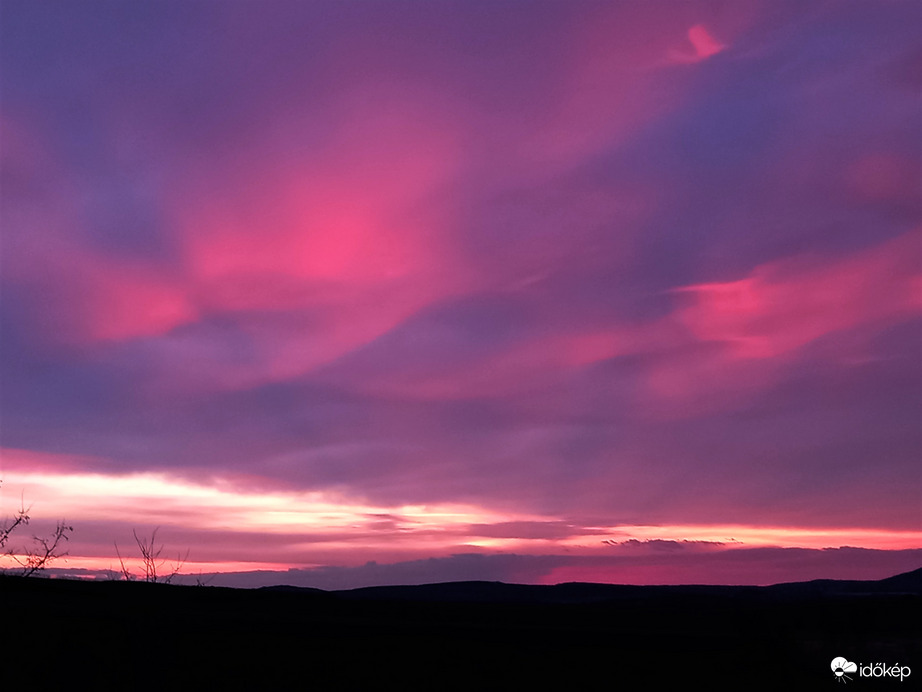 A pirkadat színes sugarai