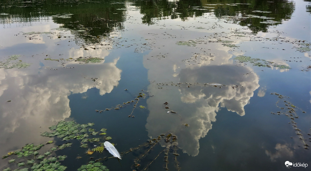 Tornyosodnak (Tükörkép a Tiszában)