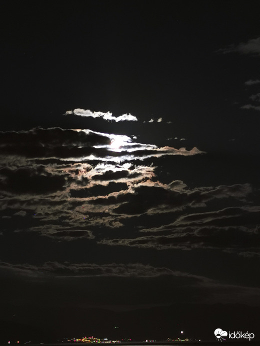 Felhők a holdfényben 