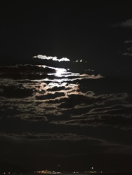 Felhők a holdfényben 