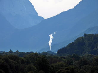 Füstölgő kémény 