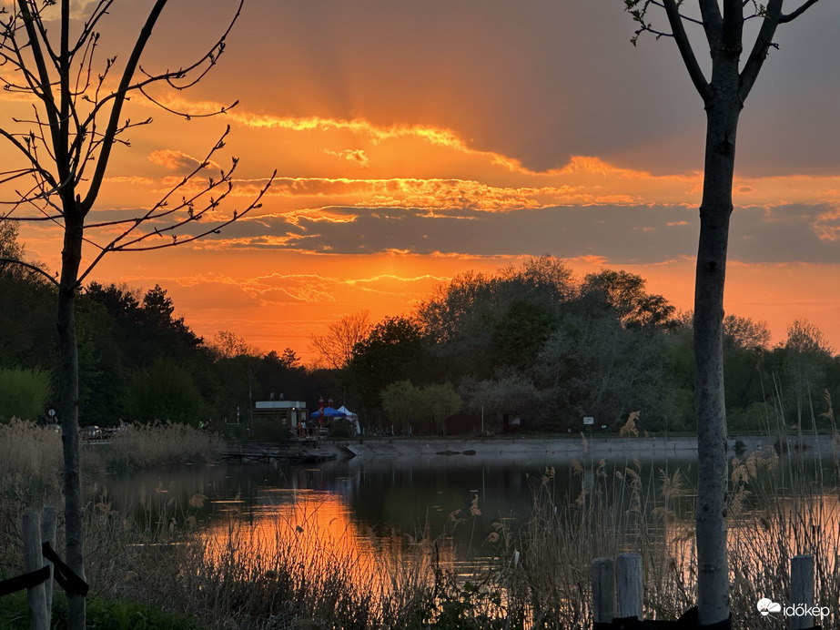 Naplás-tó mai naplemente