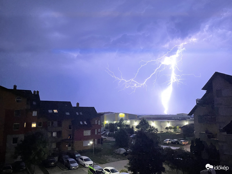 Vihar érkezik mint a villám 