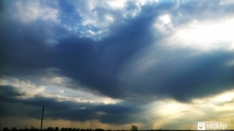 tóparti sötétfelhők