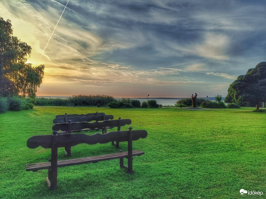 7fő. Napkelte. Balaton.