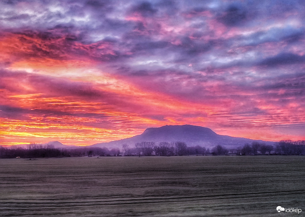 Tanúhegy és színvarázs...