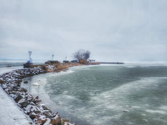 Viharos szél, havas táj...