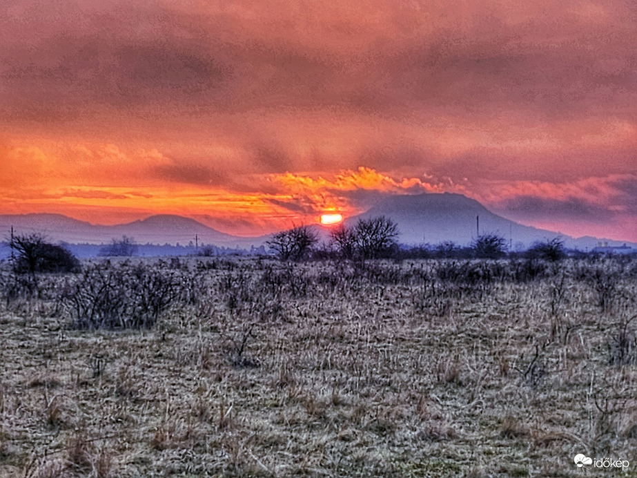 Narancsszínű ébredés...