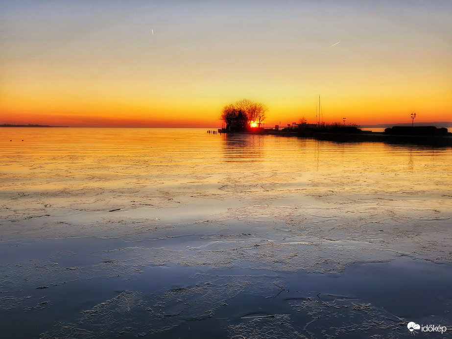 Napkelte. Jég. Balaton.