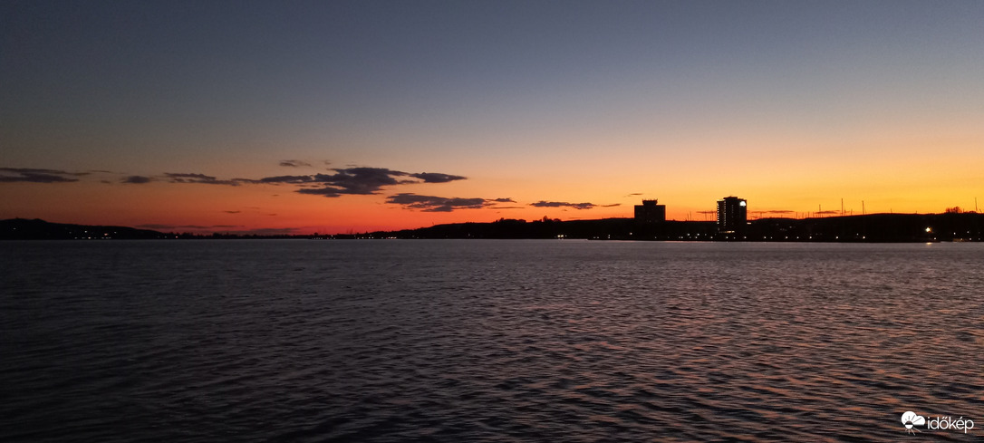 Naplemente a Balatonon vitorlásról 