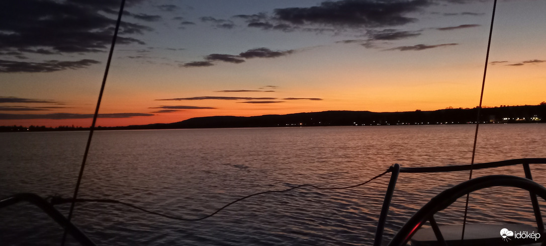 Naplemente a Balatonon vitorlásról 