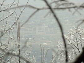 Parlament a János-hegyről