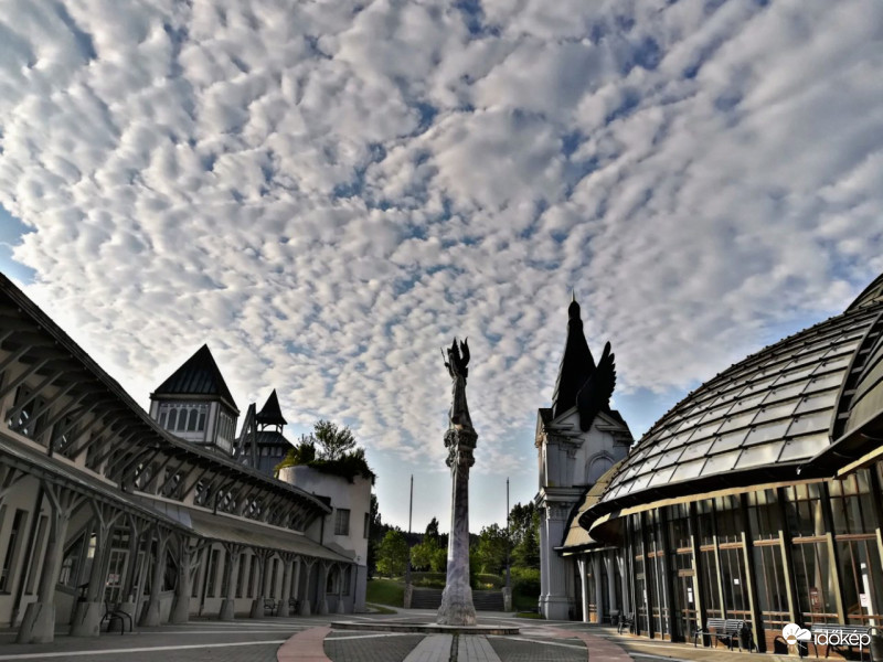 Kora délelőtti felhőatlasz