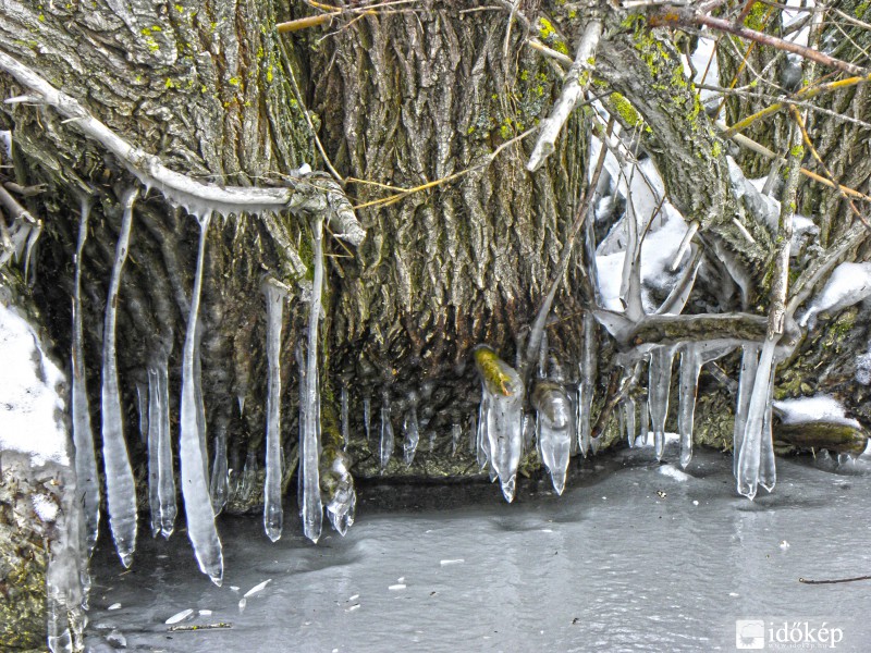 Érdekes Jégcsap!