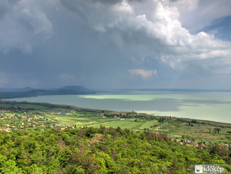 Zivatar a Badacsony felett