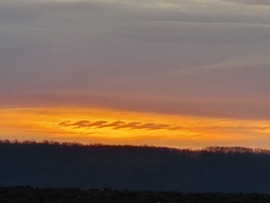 Reggeli napkeltében Kelvin-Helmholtz hullám foszlányok