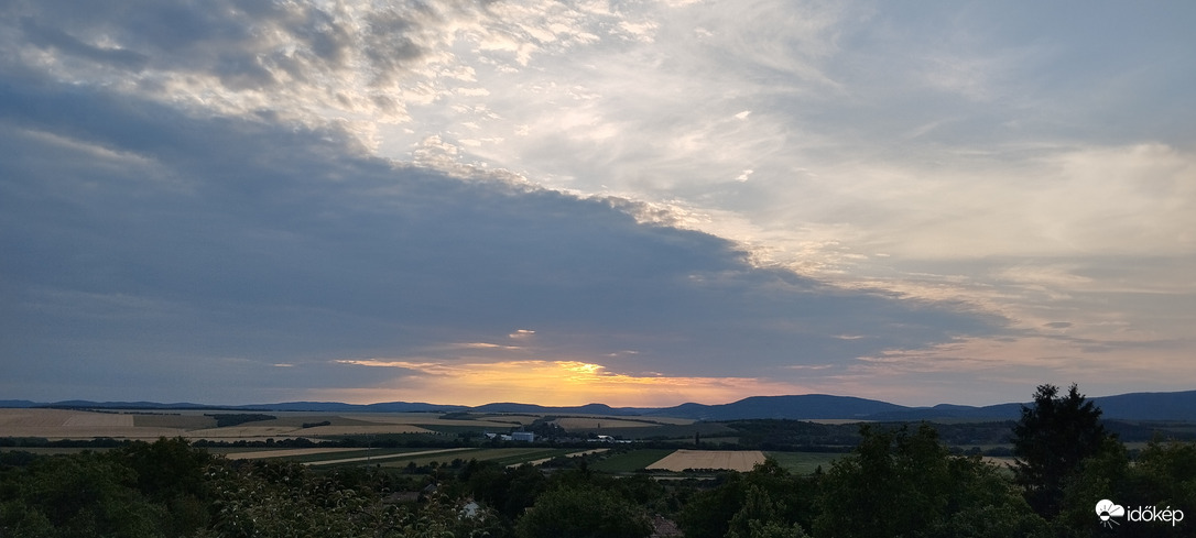 Felhők határán