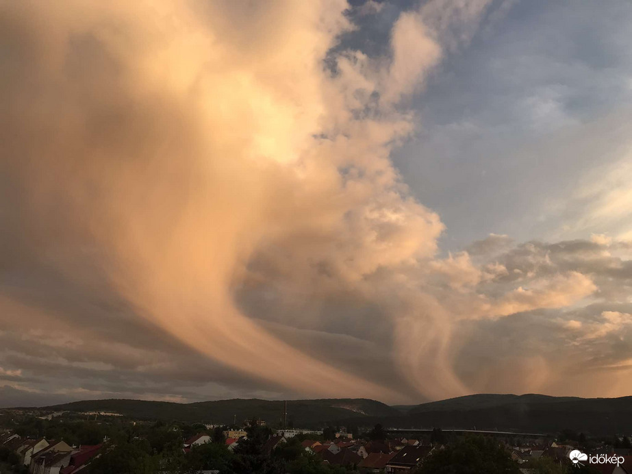 Miskolcól a Bükk felé tekintve