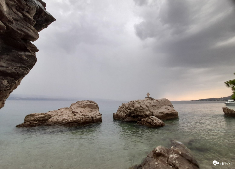 Délelőtti vihar Omiš felé tartva