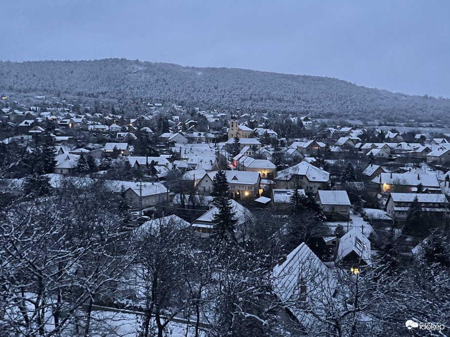 Meglepetés karácsony előlapján