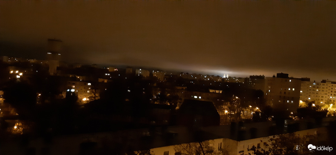 Szeged esti fények, távolban a Dóm :) )