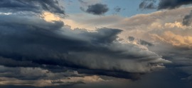 Szeged, észekkelet felöl durvul, viharos a szél :O