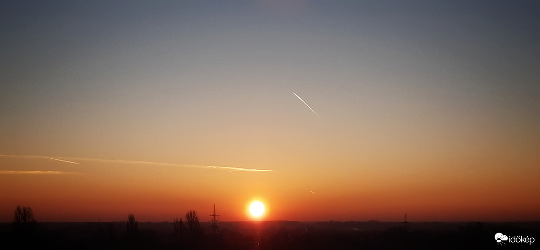 Szeged 1°C, deresek a háztetők...