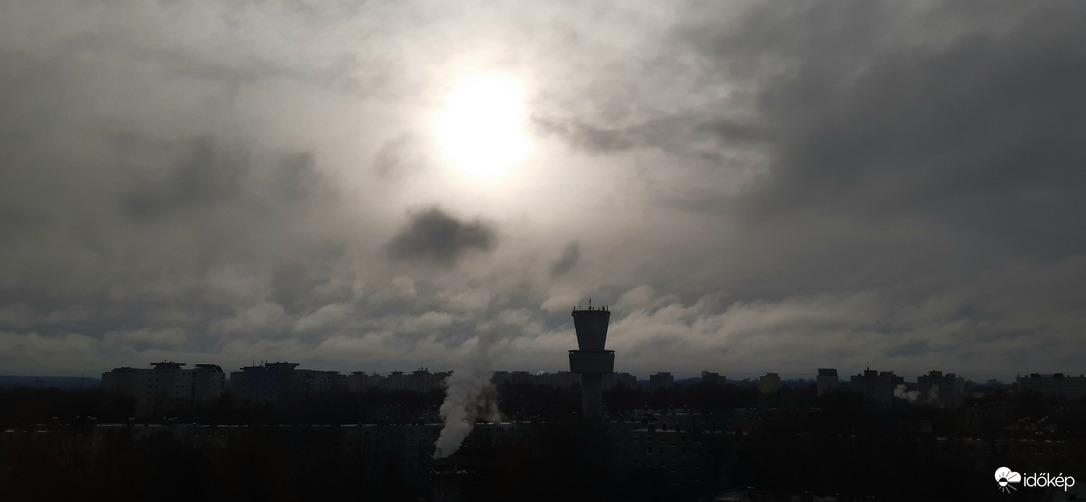 Szeged 4°C a hó, 200km-es körzetben szerintem nincs :))