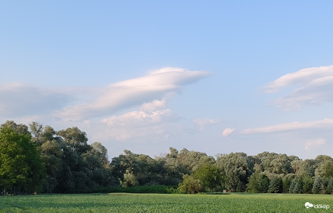 UFO ma késő délután