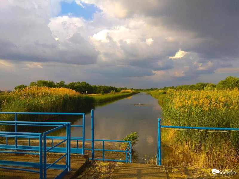 Tisza-II. vihar előtt Öcsödnél 