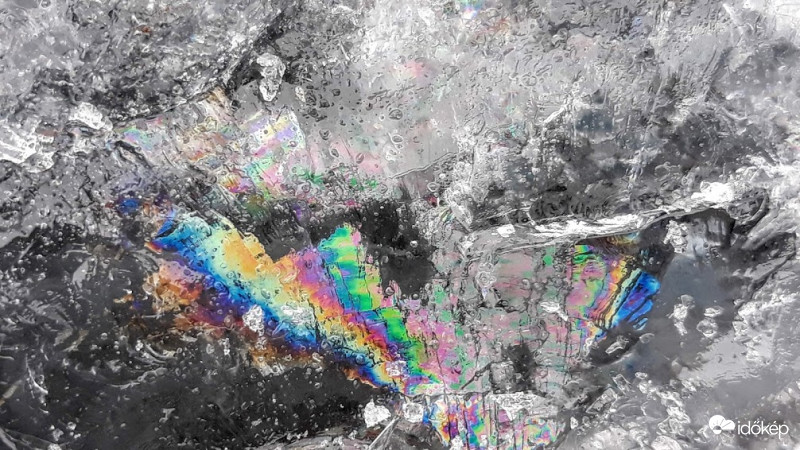 Lék a jégen, színpompával.