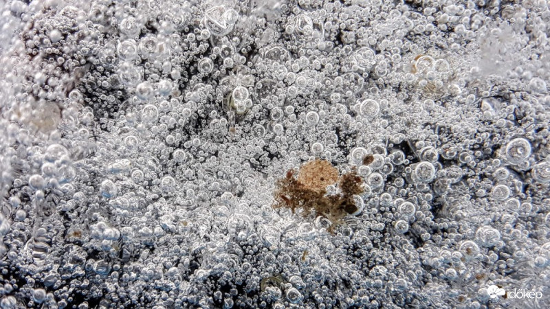 Jégbezárt buborékok.