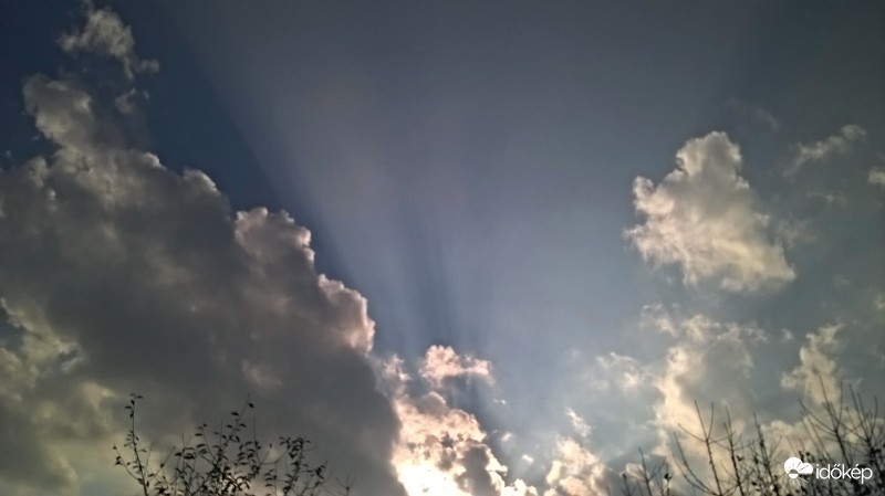 Fényözön , de nem a lábaimnal, hanem felettem.