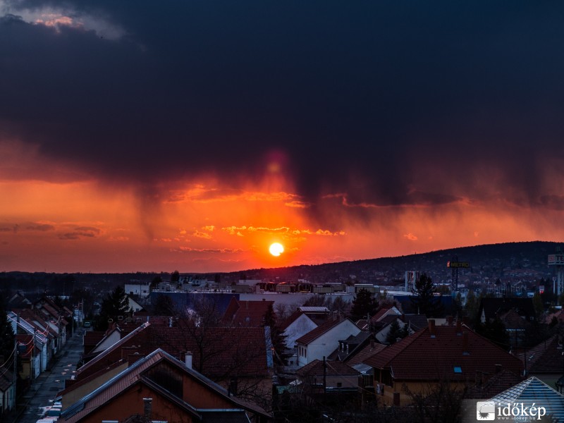 Naplemente virgákkal