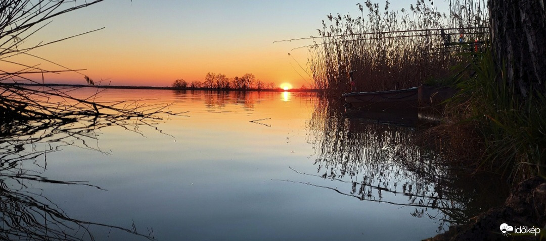 A Tisza-tavi naplementék mindig csodásak. Abádszalók.