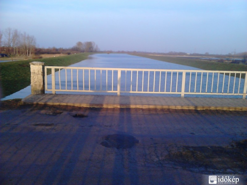 Lónyai -Főcsatorna Bujnál