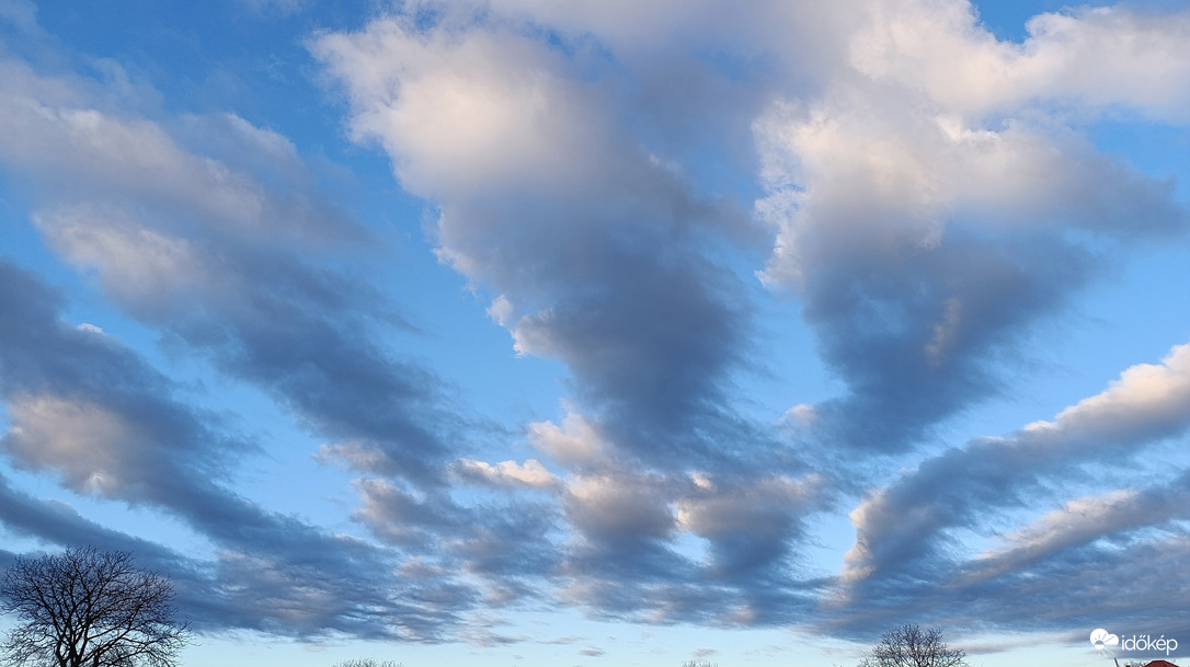 Reggeli felhőformációk - 2