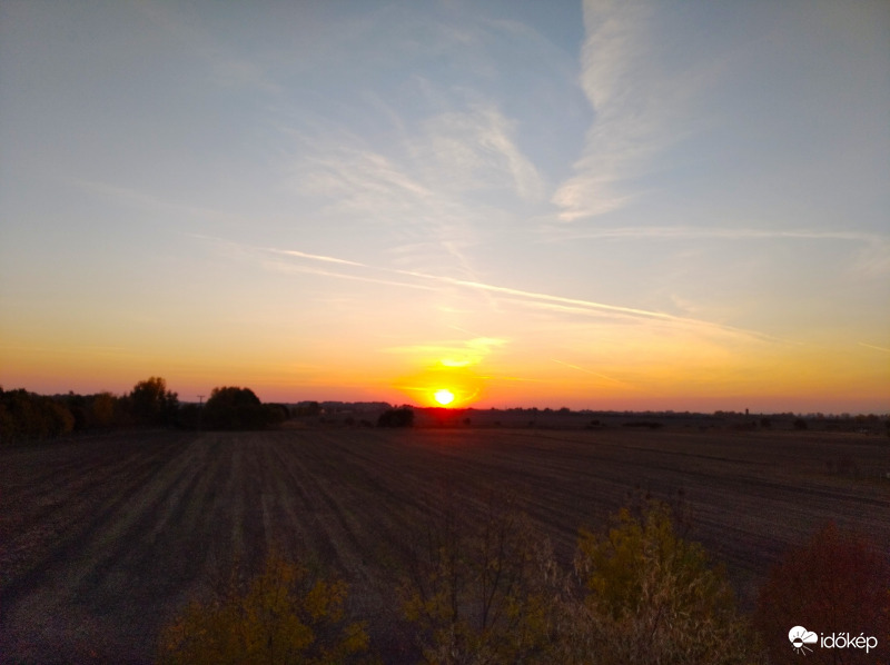  Őszi naplemente 