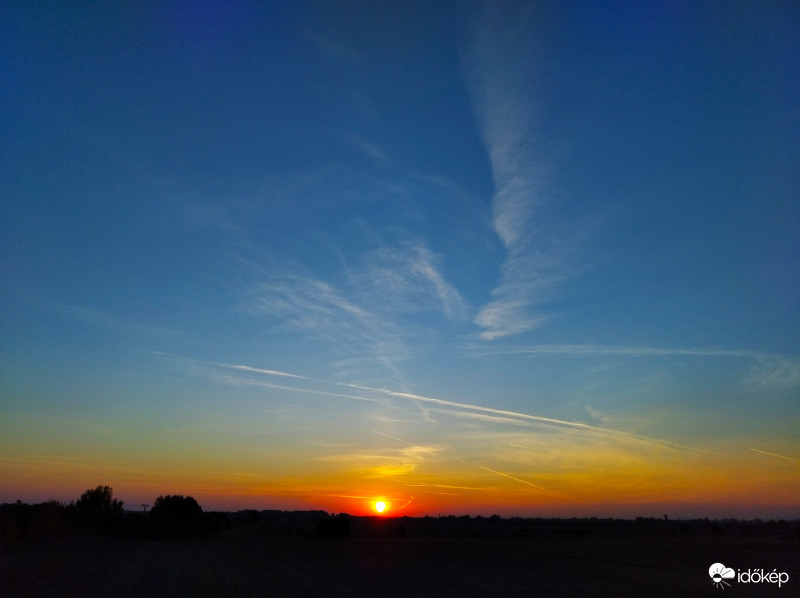 Októberi alkonyat 1. 