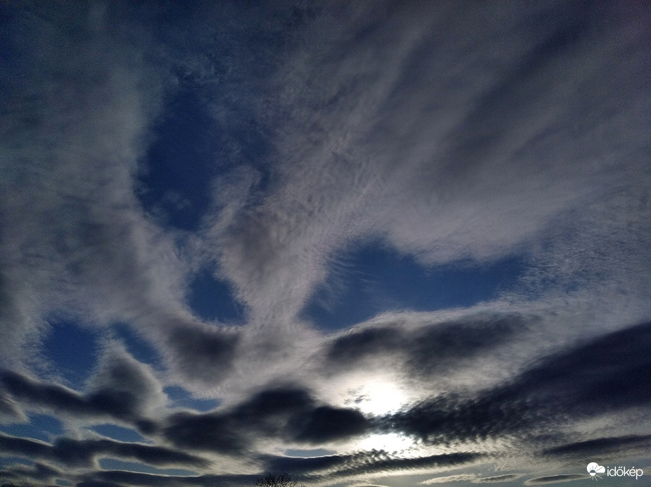 Változatos égkép...