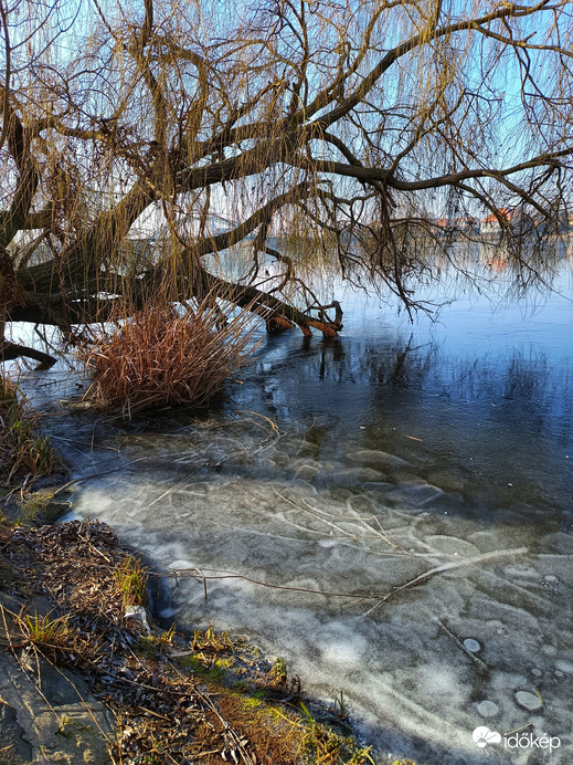 A befagyott Ráckevei-Duna. 