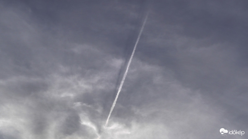 Kondenzcsík árnyék (2)