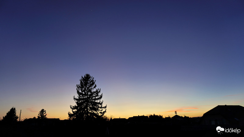 Halvány alkonyati krepuszkuláris sugarak