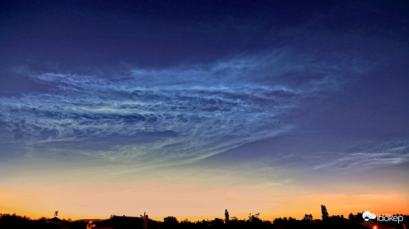 Fényes alkonyati NLC (2020-07-05)